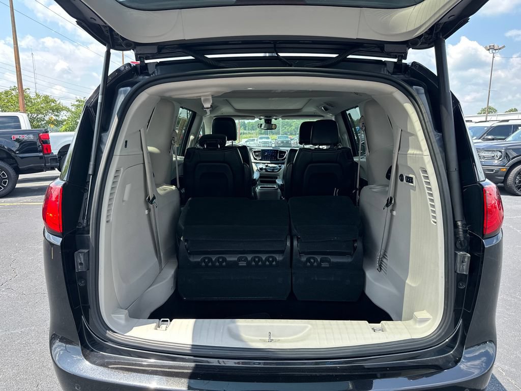 Used 2019 Chrysler Pacifica Limited FWD image 18
