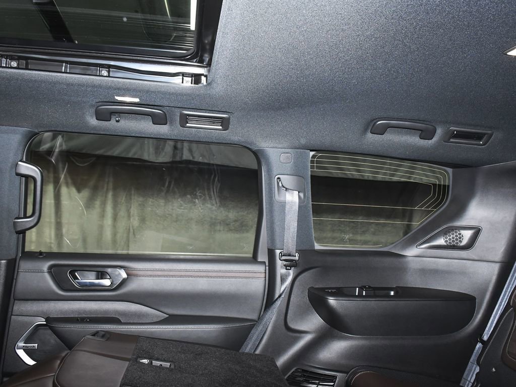 Used 2025 Nissan Armada Platinum Reserve AWD/4WD image 58