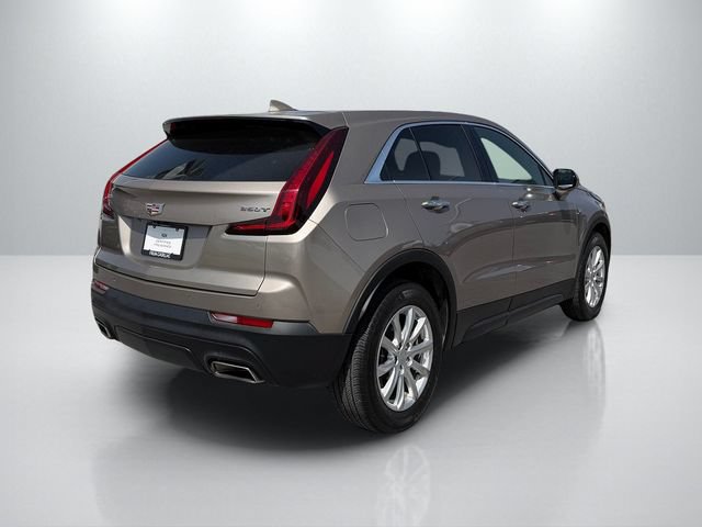 Used 2023 Cadillac XT4 Luxury w/ Cold Weather Package FWD image 5