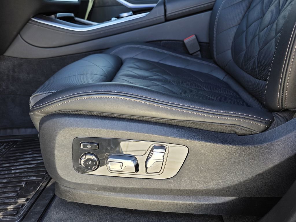 Used 2025 BMW X5 sDrive40i w/ Climate Comfort Package image 15