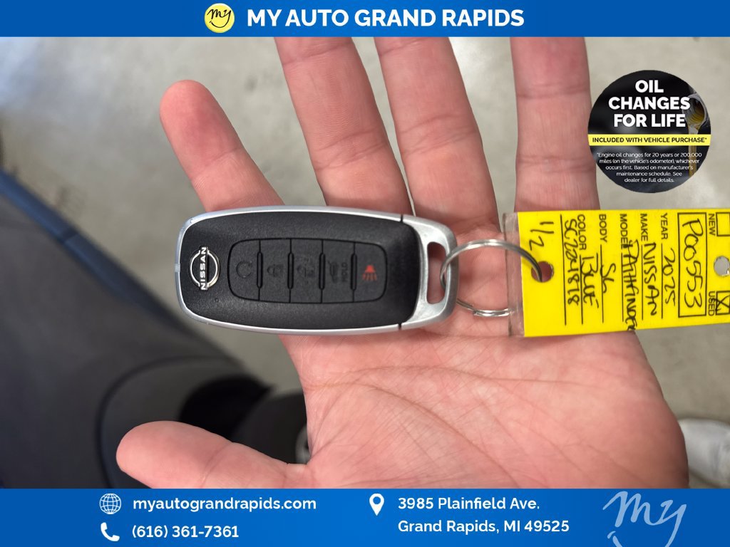 Used 2025 Nissan Pathfinder SL AWD/4WD image 34