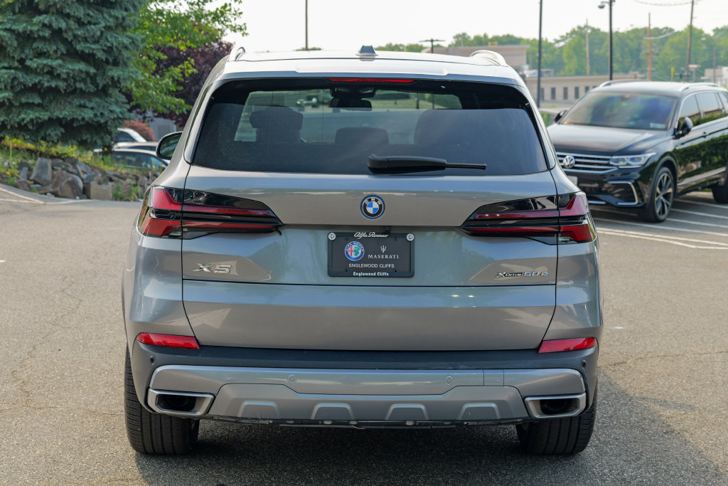 Used 2024 BMW X5 xDrive50e AWD/4WD image 6