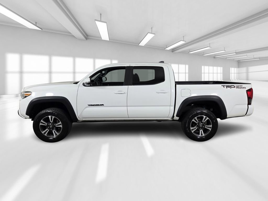 Used 2019 Toyota Tacoma TRD Off-Road w/ Technology Package image 4
