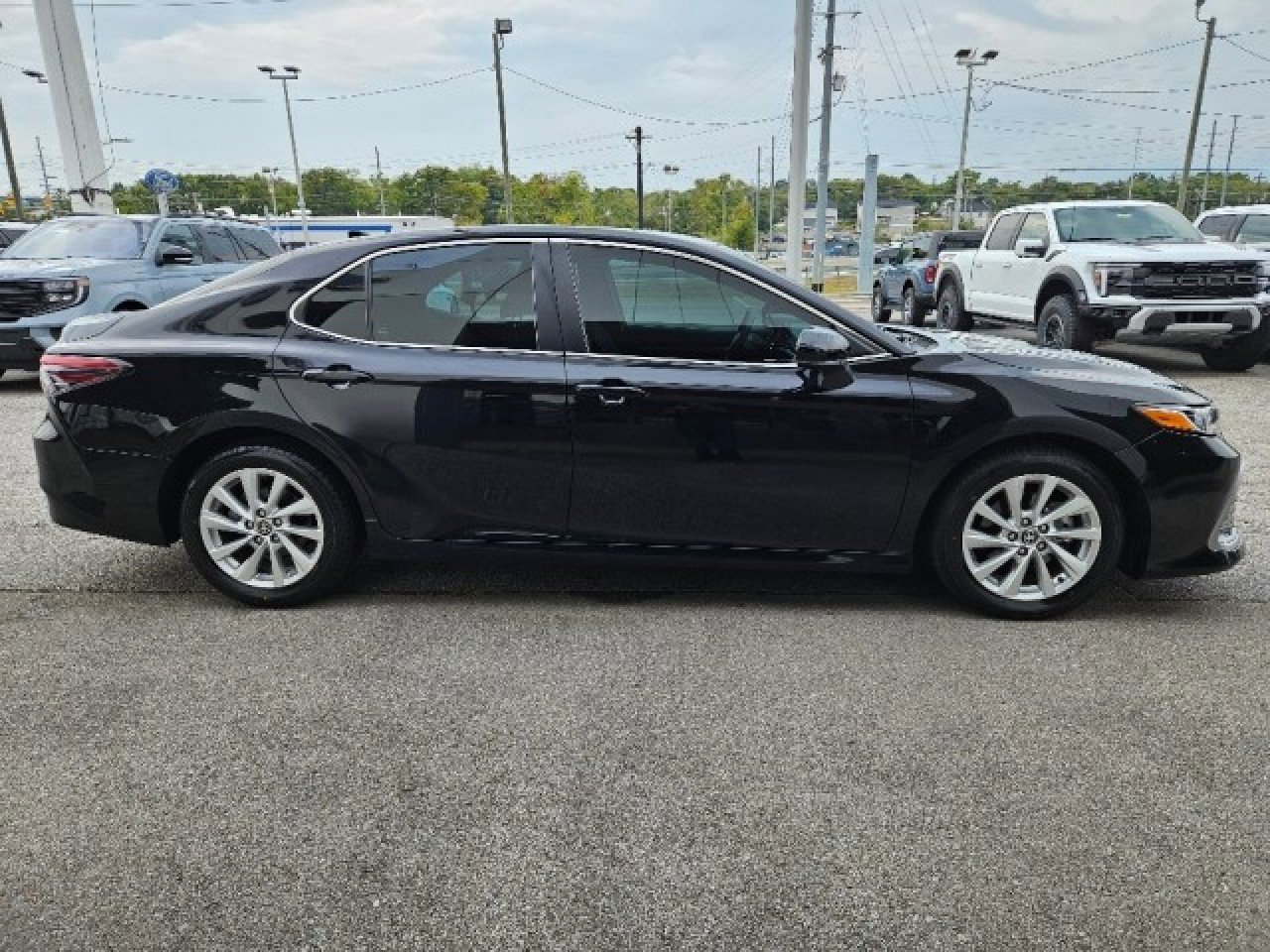 Used 2023 Toyota Camry LE image 7