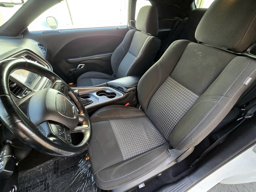 Used 2022 Dodge Challenger SXT image 21