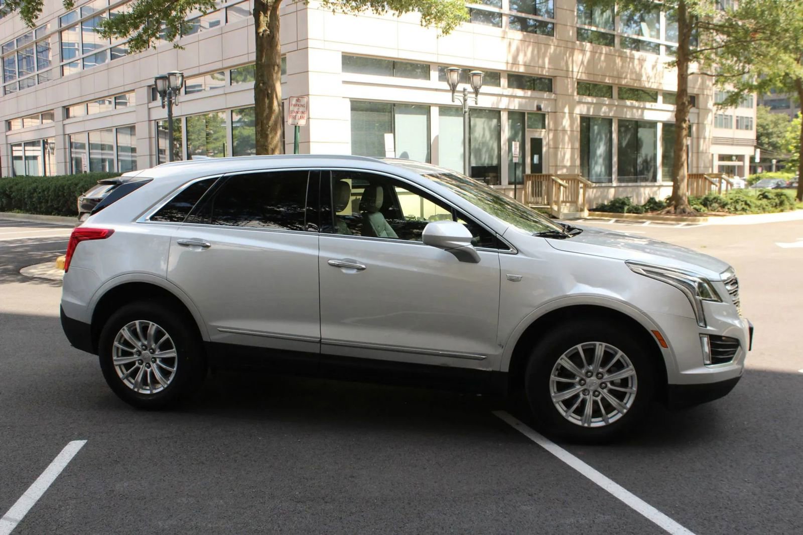 Used 2018 Cadillac XT5 AWD image 3