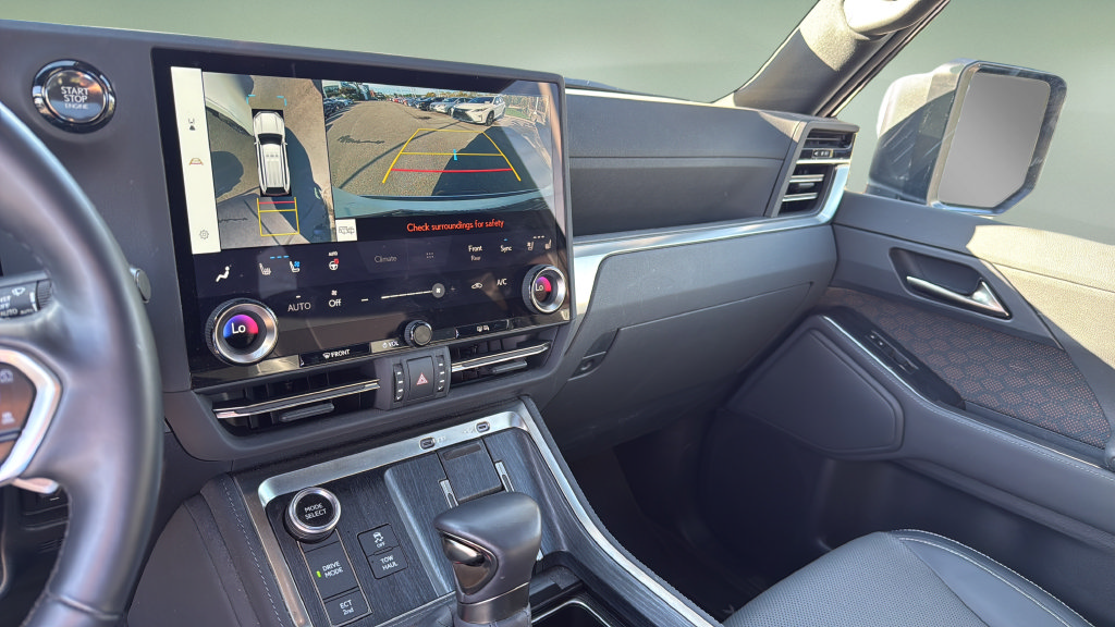 Used 2025 Lexus GX 550 w/ Accessory Package (2T) AWD/4WD image 34