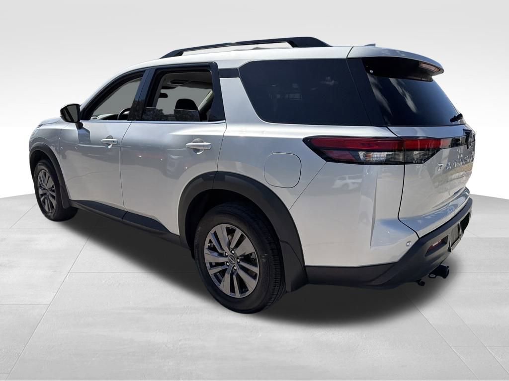 Used 2024 Nissan Pathfinder SV image 5