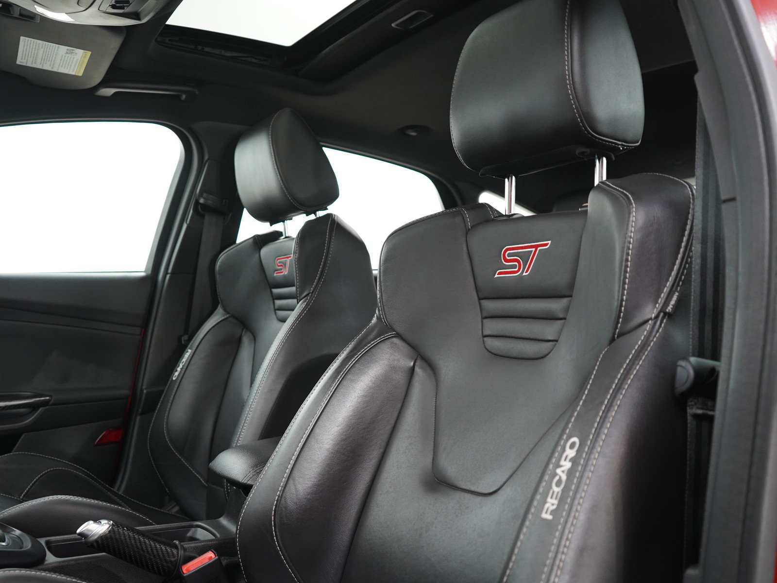 Used 2018 Ford Focus ST w/ Equipment Group 402A FWD image 28