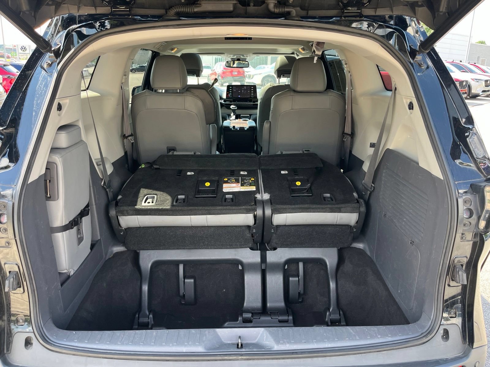 Used 2021 Toyota Sienna XLE FWD image 30