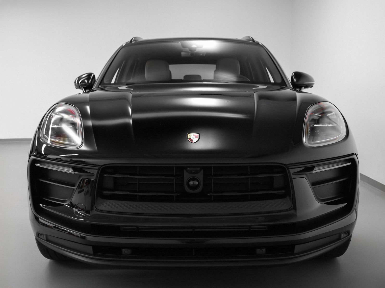 Certified 2026 Porsche Macan AWD/4WD image 8
