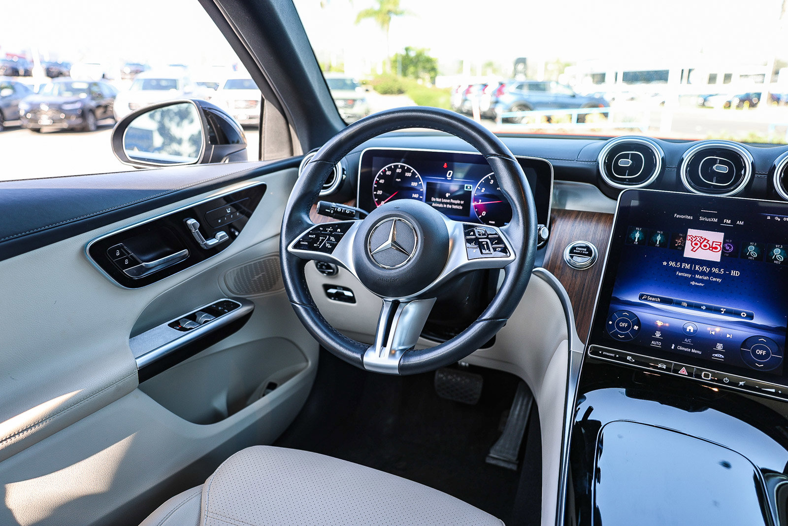 Used 2024 Mercedes-Benz GLC 300 4MATIC image 4