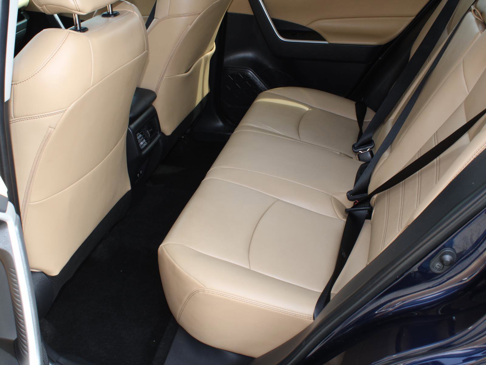 Used 2021 Toyota RAV4 XLE Premium image 19