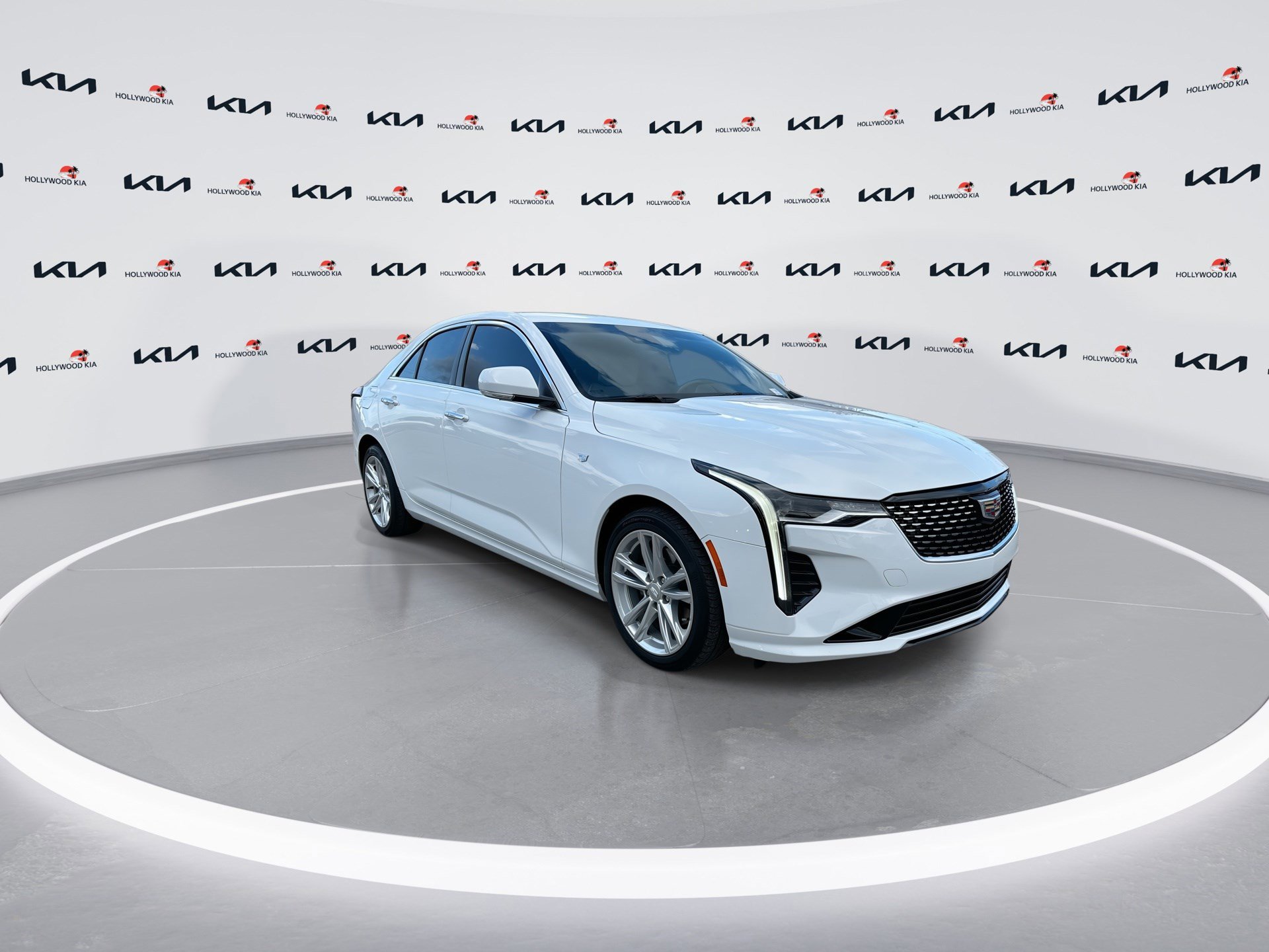 Used 2023 Cadillac CT4 Luxury RWD image 2