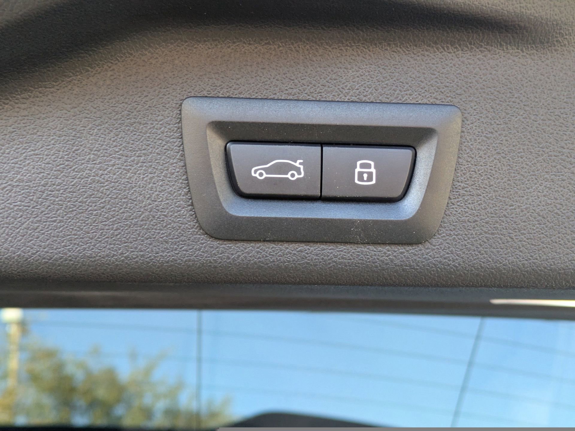 Used 2025 BMW X5 M Competition w/ Executive Package image 21