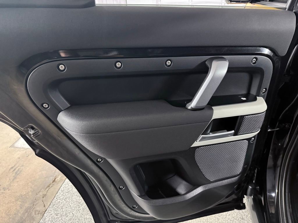 Used 2022 Land Rover Defender 110 X-Dynamic SE image 38