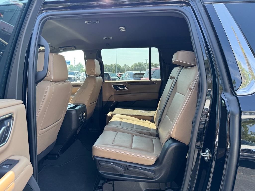 Used 2024 Chevrolet Suburban Premier image 13