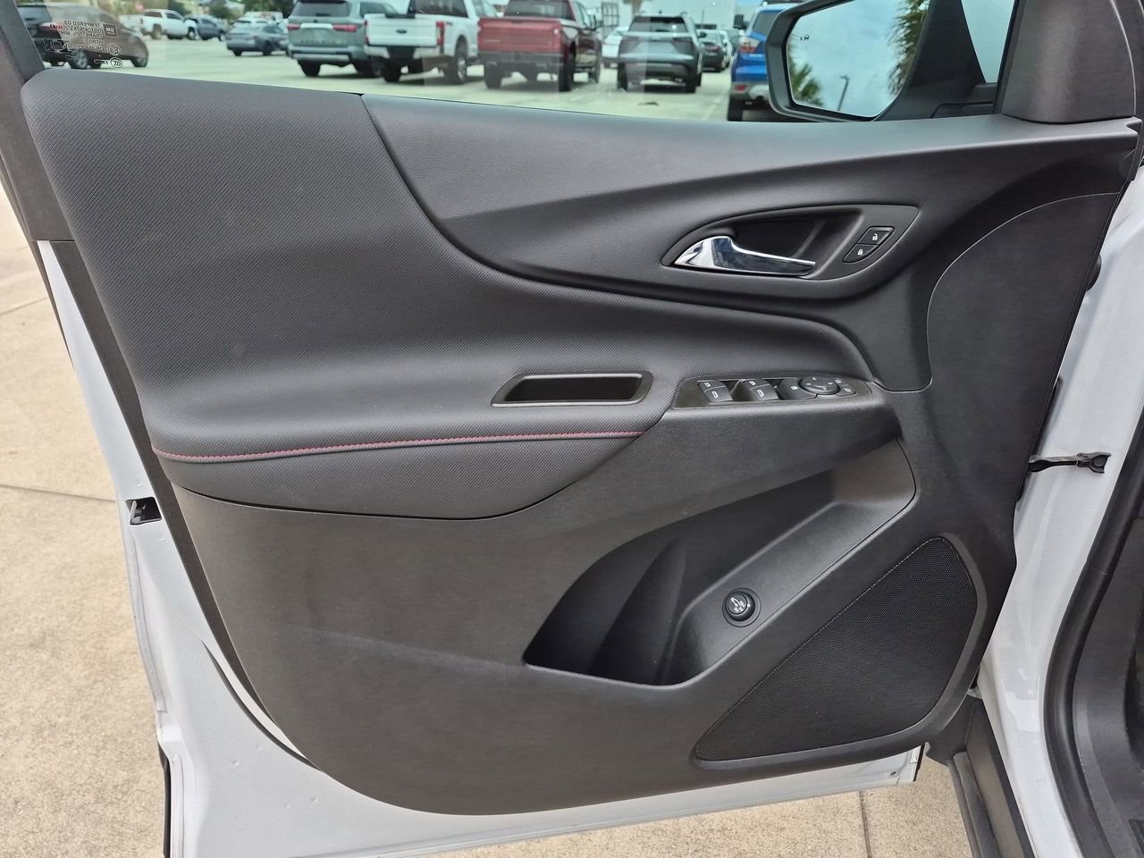Used 2023 Chevrolet Equinox RS FWD image 19