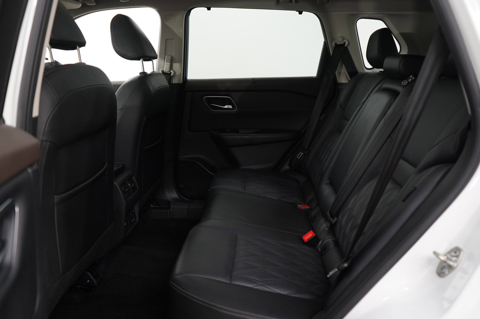 Used 2022 Nissan Rogue Platinum w/ Head-Up Display Package image 17