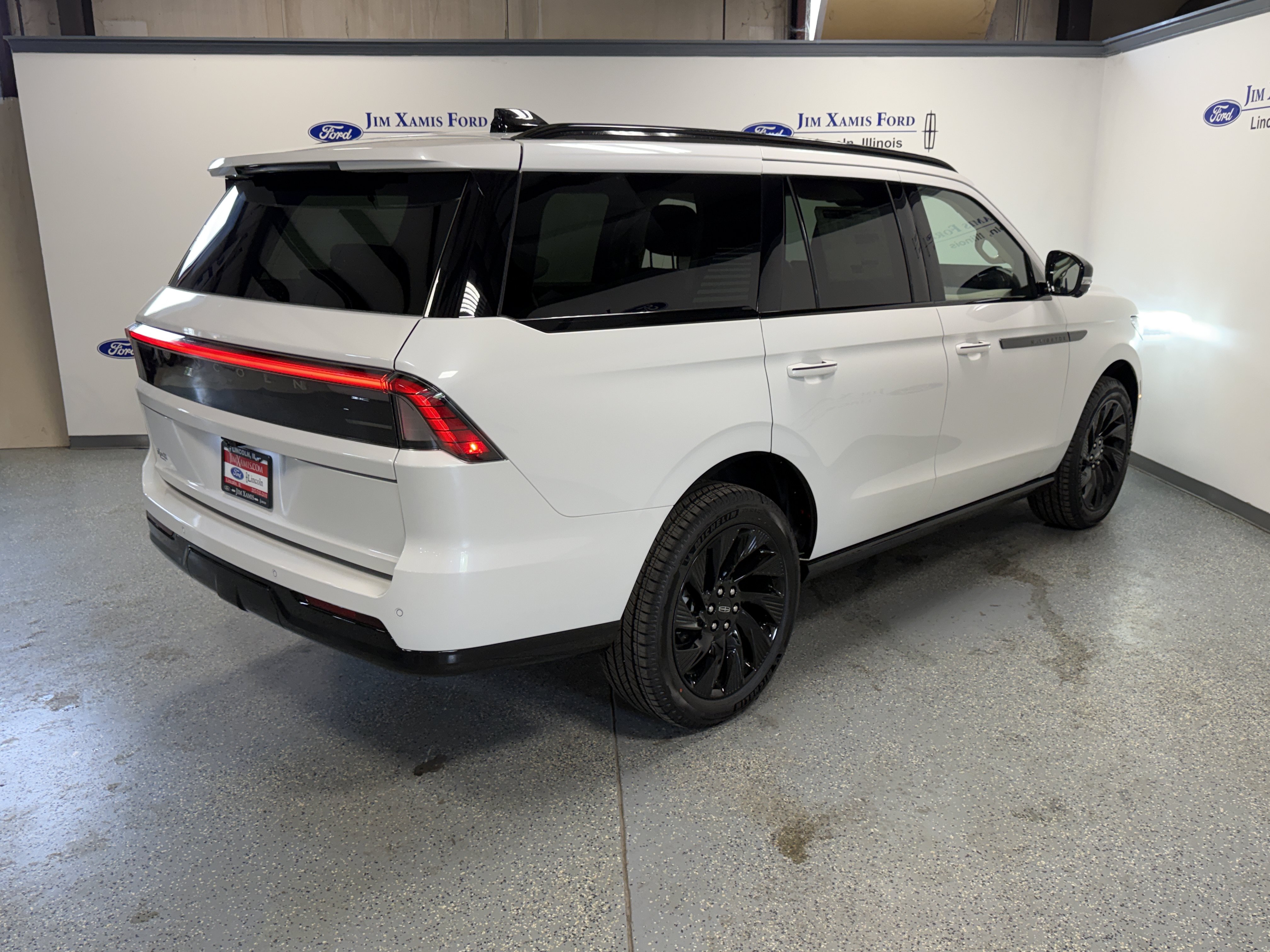 New 2027 Lincoln Navigator Reserve w/ Jet Appearance Package AWD/4WD image 37