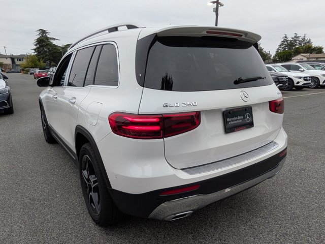 Used 2026 Mercedes-Benz GLB 250 4MATIC image 8