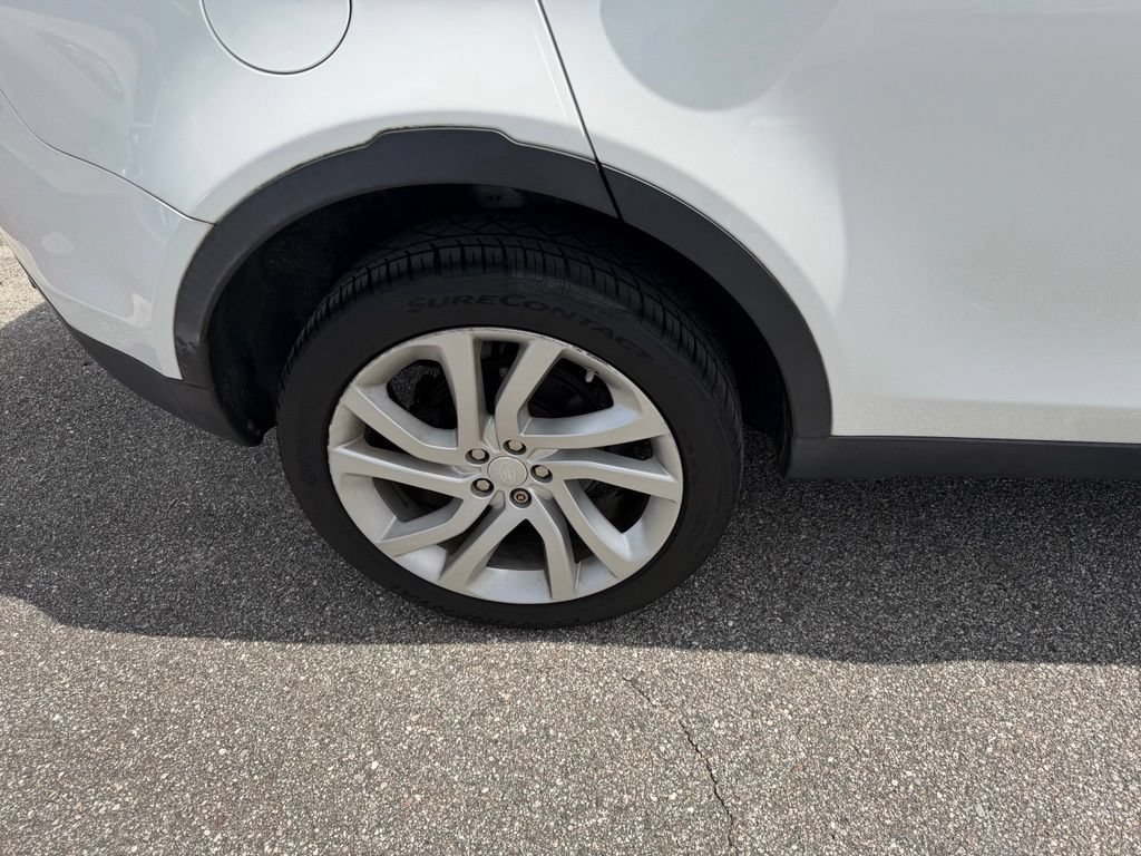 Used 2017 Land Rover Discovery Sport HSE AWD/4WD image 5