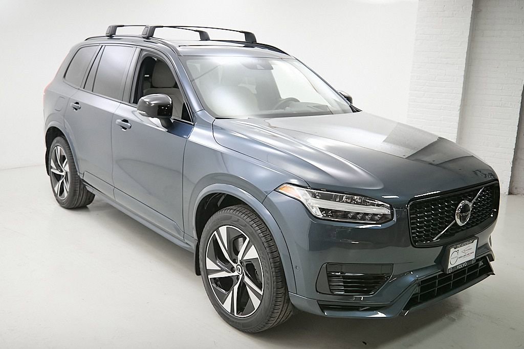 Used 2022 Volvo XC90 T8 R-Design image 4