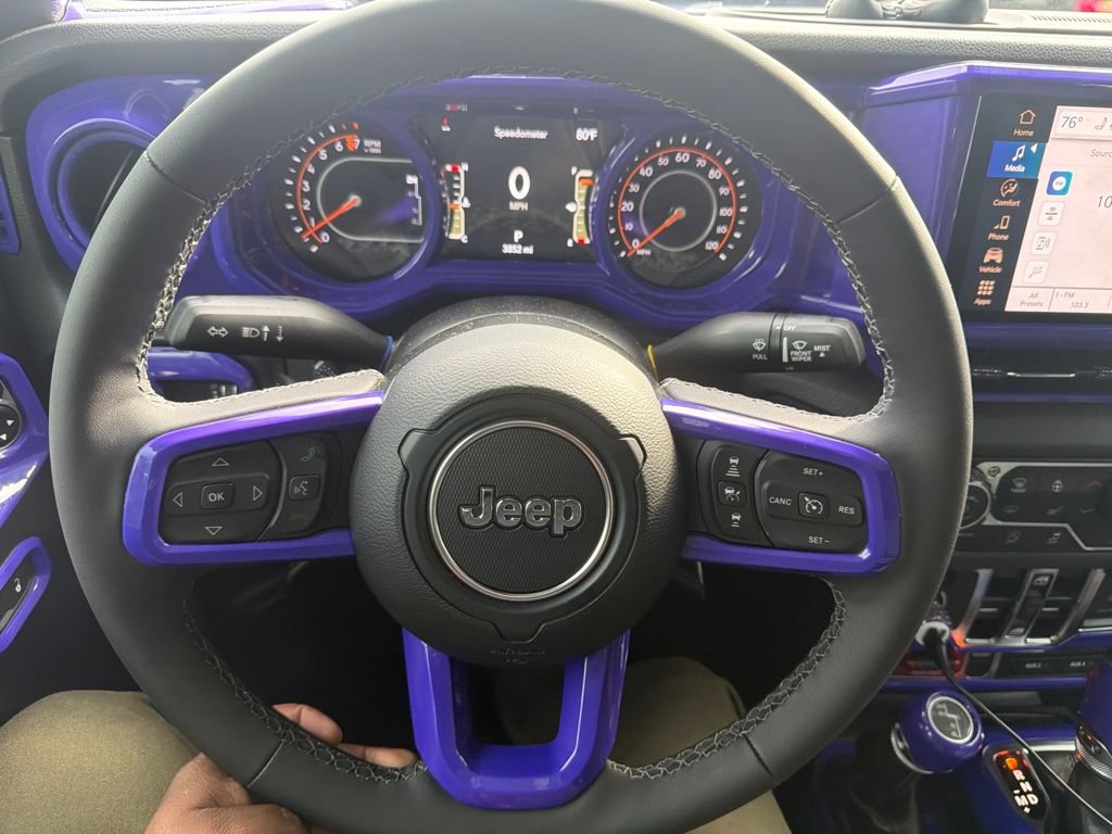 Used 2025 Jeep Gladiator Sport AWD/4WD image 13