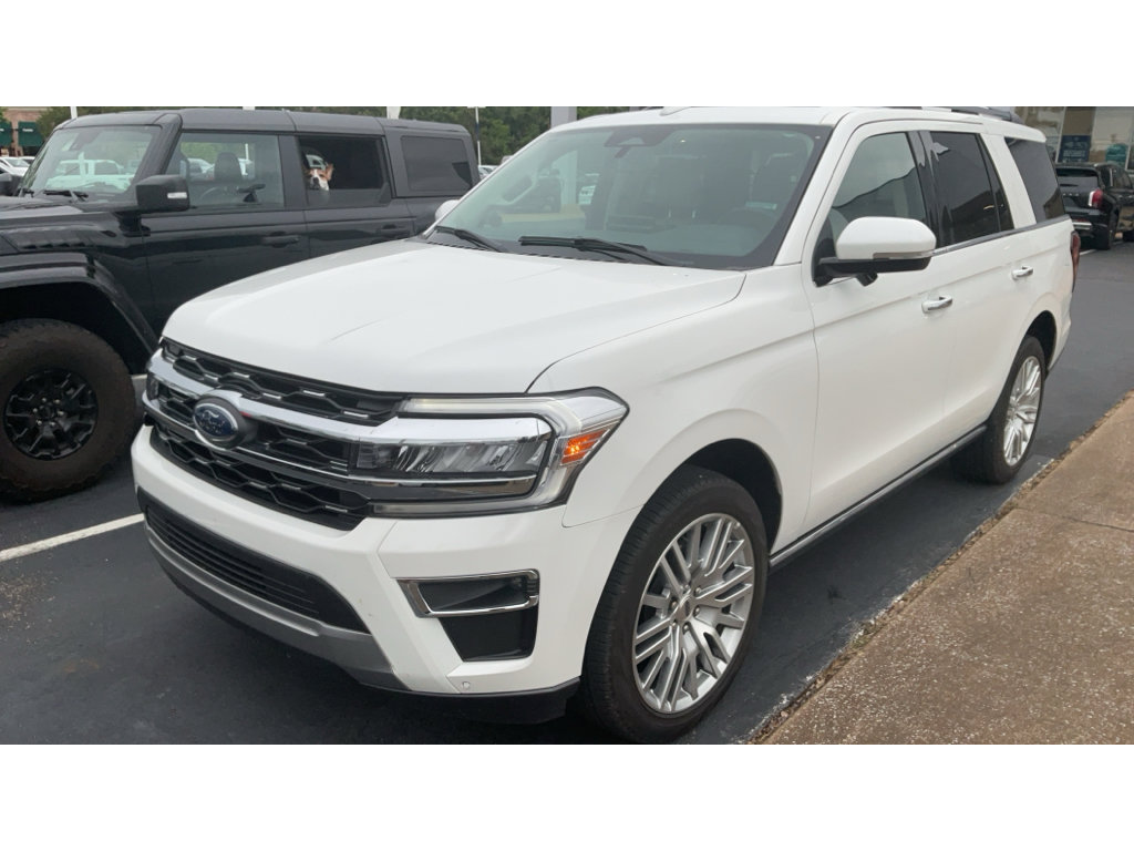 Used 2024 Ford Expedition Limited RWD image 2