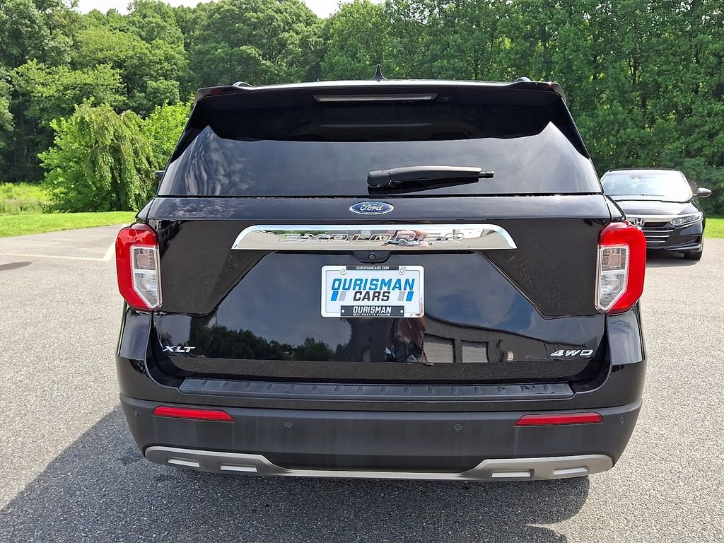 Used 2021 Ford Explorer XLT w/ Equipment Group 202A AWD/4WD image 5