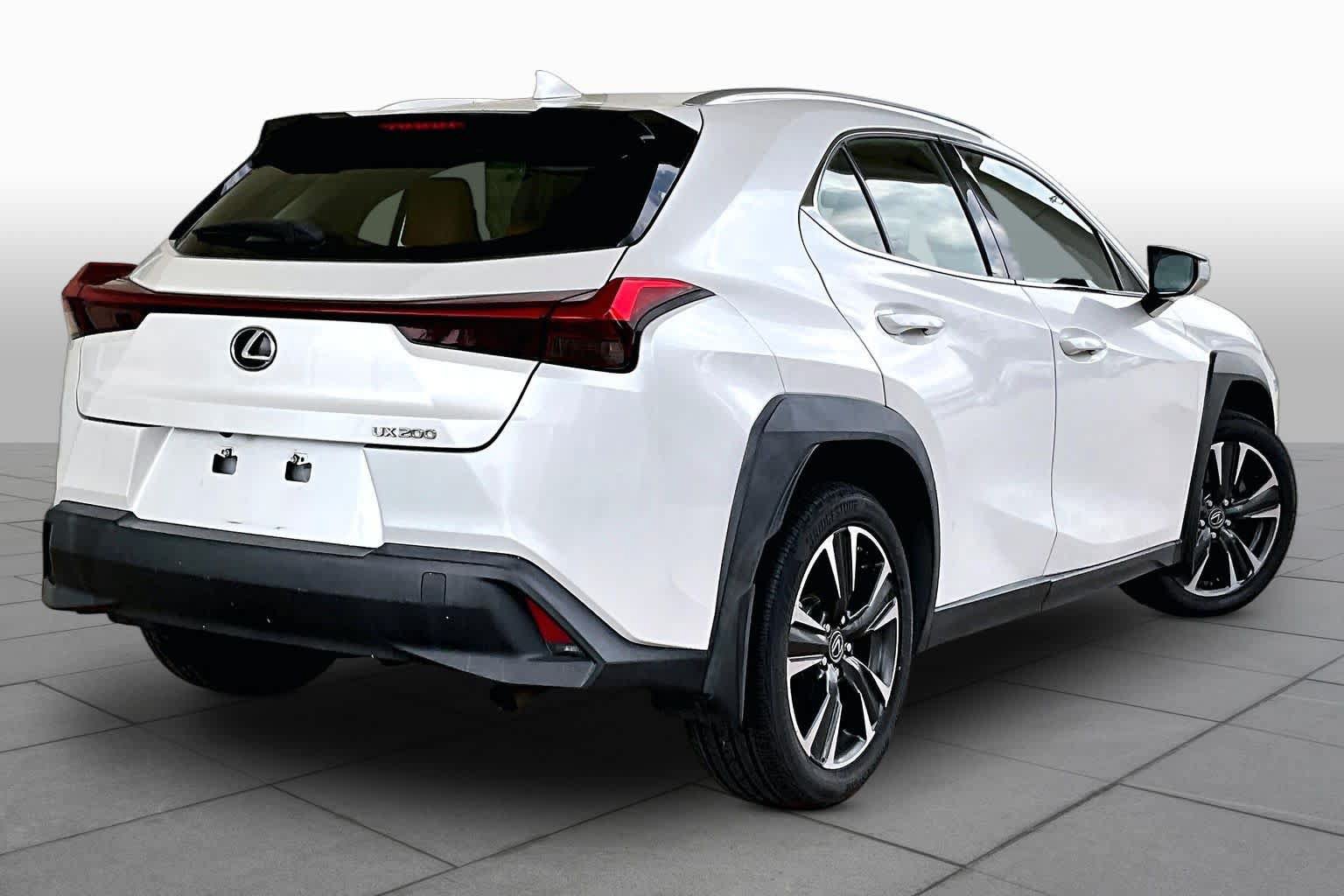Used 2019 Lexus UX 200 FWD image 11