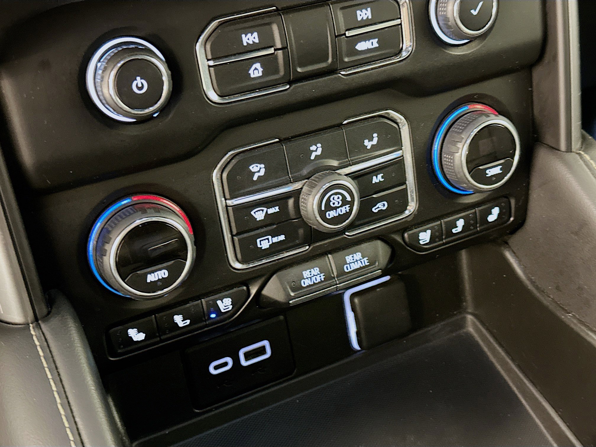 Used 2024 Chevrolet Suburban Premier image 24