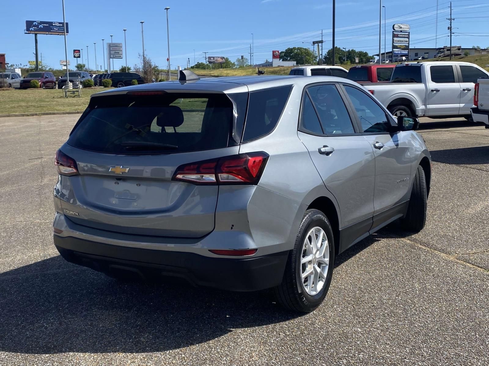 Used 2023 Chevrolet Equinox LS FWD image 7