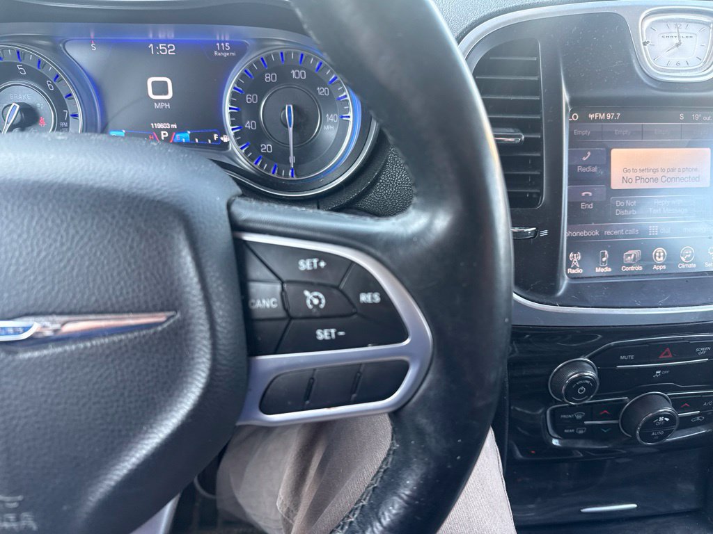 Used 2017 Chrysler 300 Limited RWD image 8