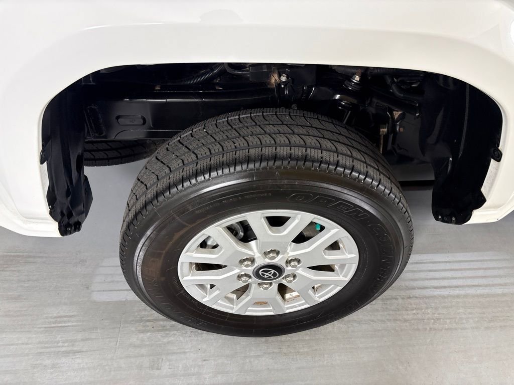 Used 2025 Toyota Tacoma SR5 AWD/4WD image 10
