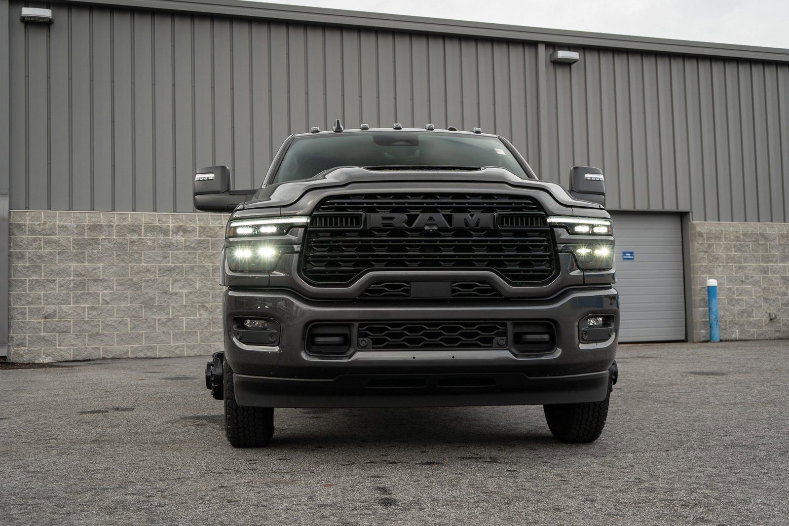 Used 2025 RAM 3500 Limited image 6