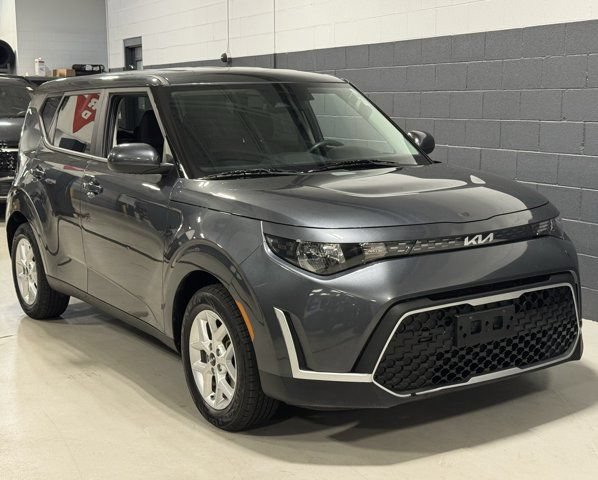 Used 2024 Kia Soul LX w/ Option Group 015 FWD image 2