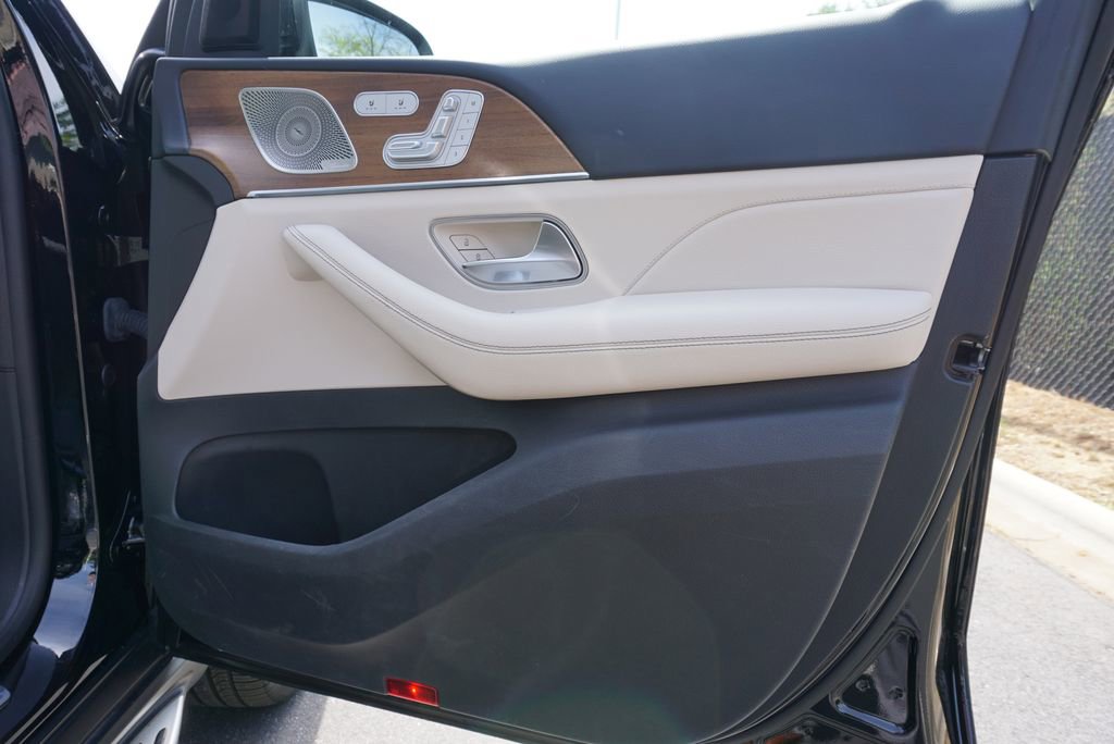 Used 2022 Mercedes-Benz GLS 450 4MATIC image 53