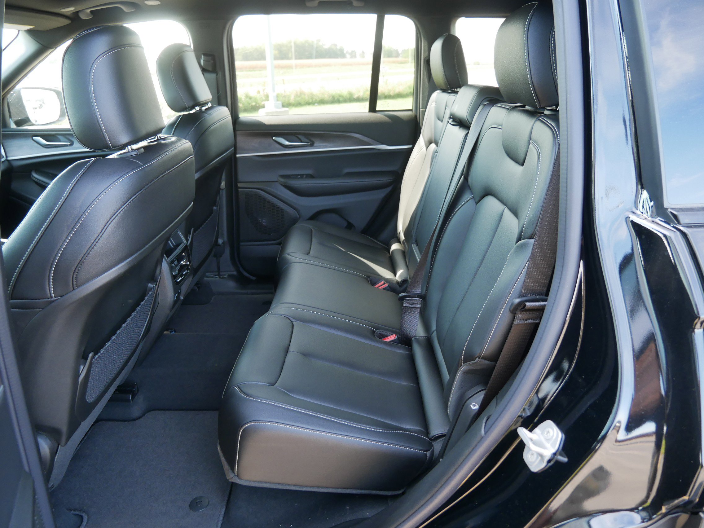 New 2025 Jeep Grand Cherokee Limited w/ Black Appearance Package image 8