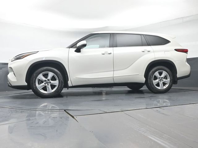 Used 2021 Toyota Highlander LE AWD/4WD image 29