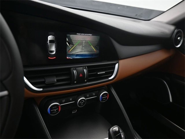 Used 2019 Alfa Romeo Giulia Base image 12