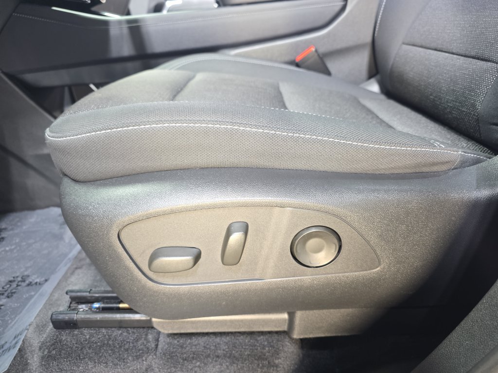 Used 2024 Chevrolet Traverse LT w/ LPO, Floor Liner Package AWD/4WD image 31