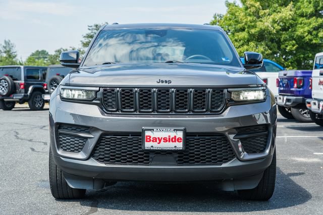 Used 2023 Jeep Grand Cherokee Altitude AWD/4WD image 3