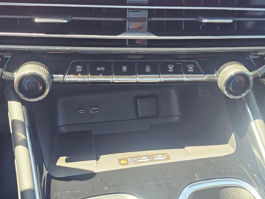 New 2026 Chevrolet Traverse Z71 w/ Driver Confidence Package AWD/4WD image 35