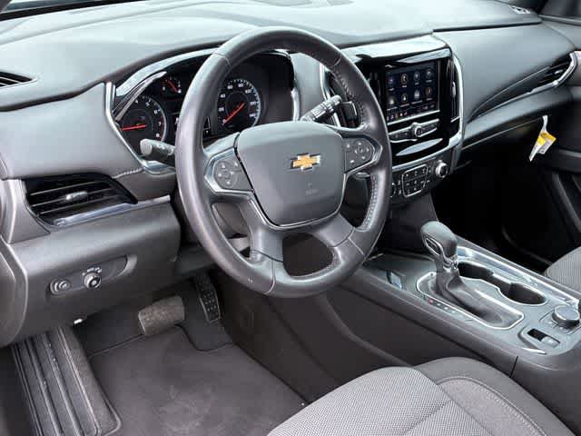 Used 2022 Chevrolet Traverse LT w/ LPO, Cargo Package FWD image 2