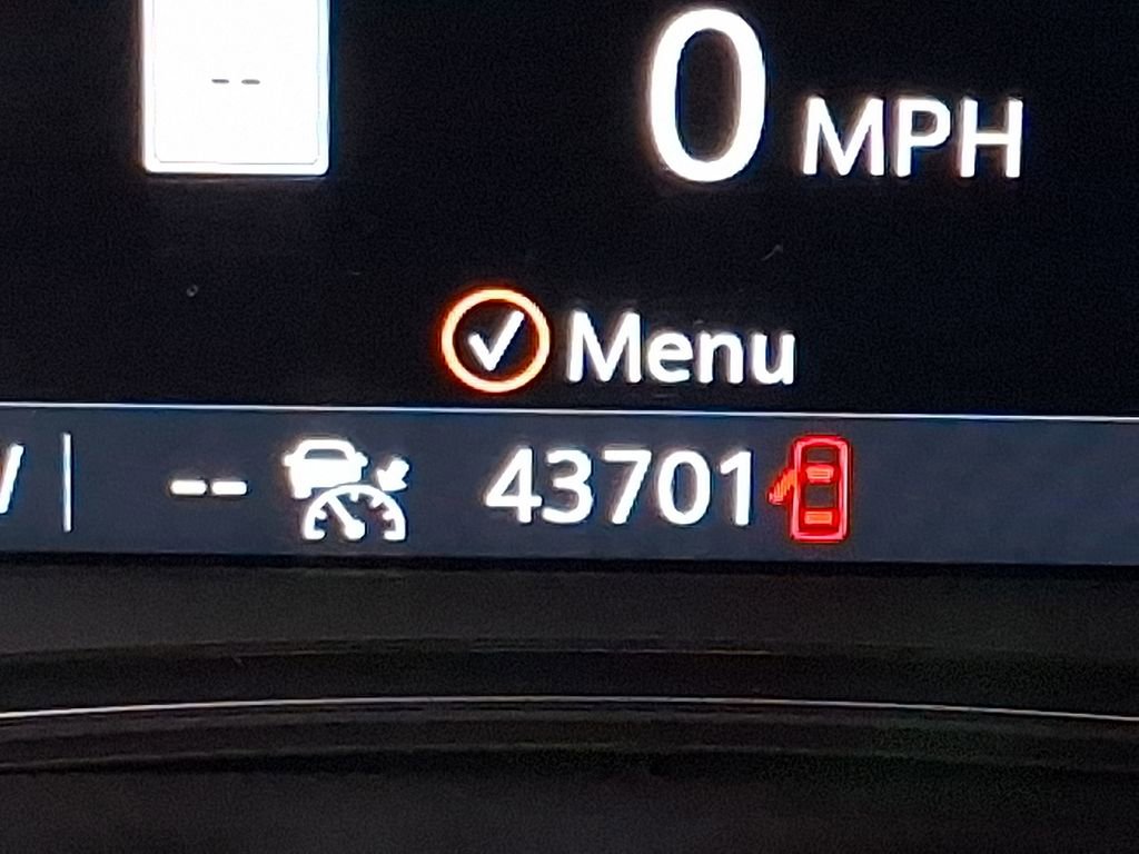 Used 2023 Chevrolet Traverse LT w/ LT Premium Package image 24