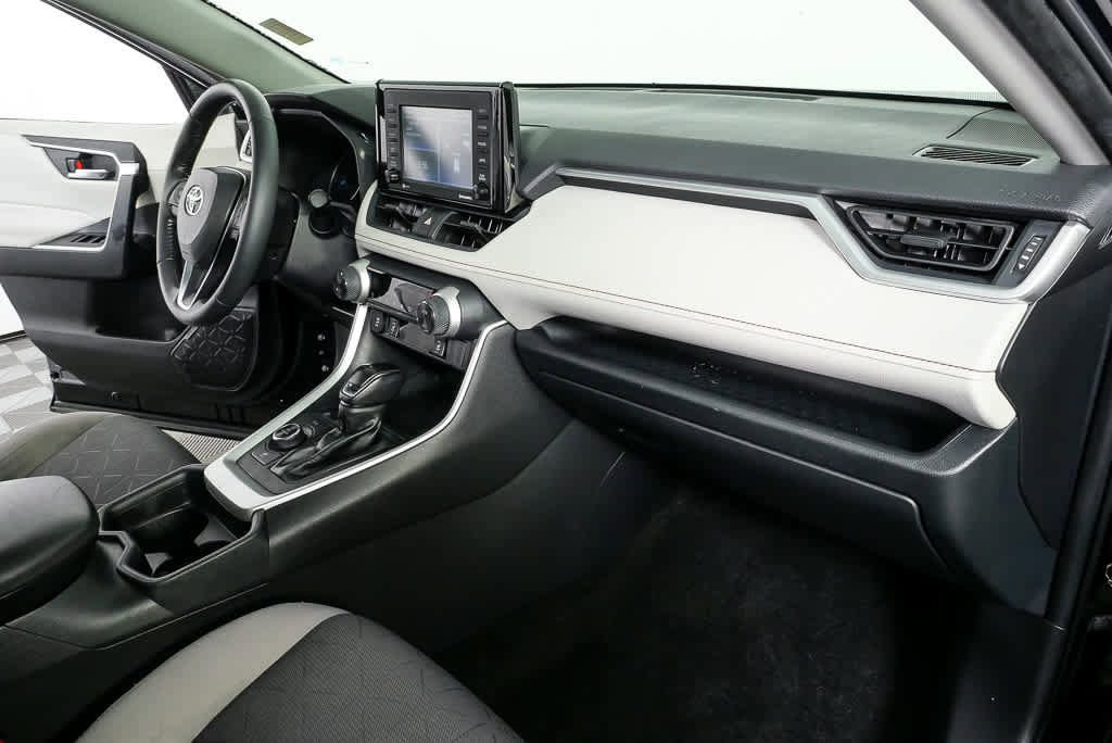 Used 2021 Toyota RAV4 XLE w/ Convenience Package image 21