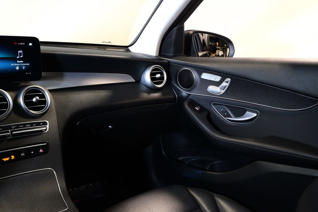 Used 2021 Mercedes-Benz GLC 300 4MATIC image 14