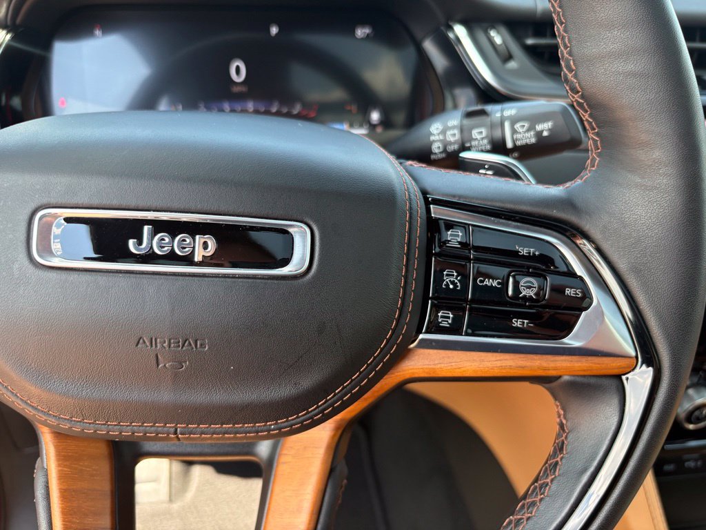 Used 2024 Jeep Grand Cherokee L Summit AWD/4WD image 18