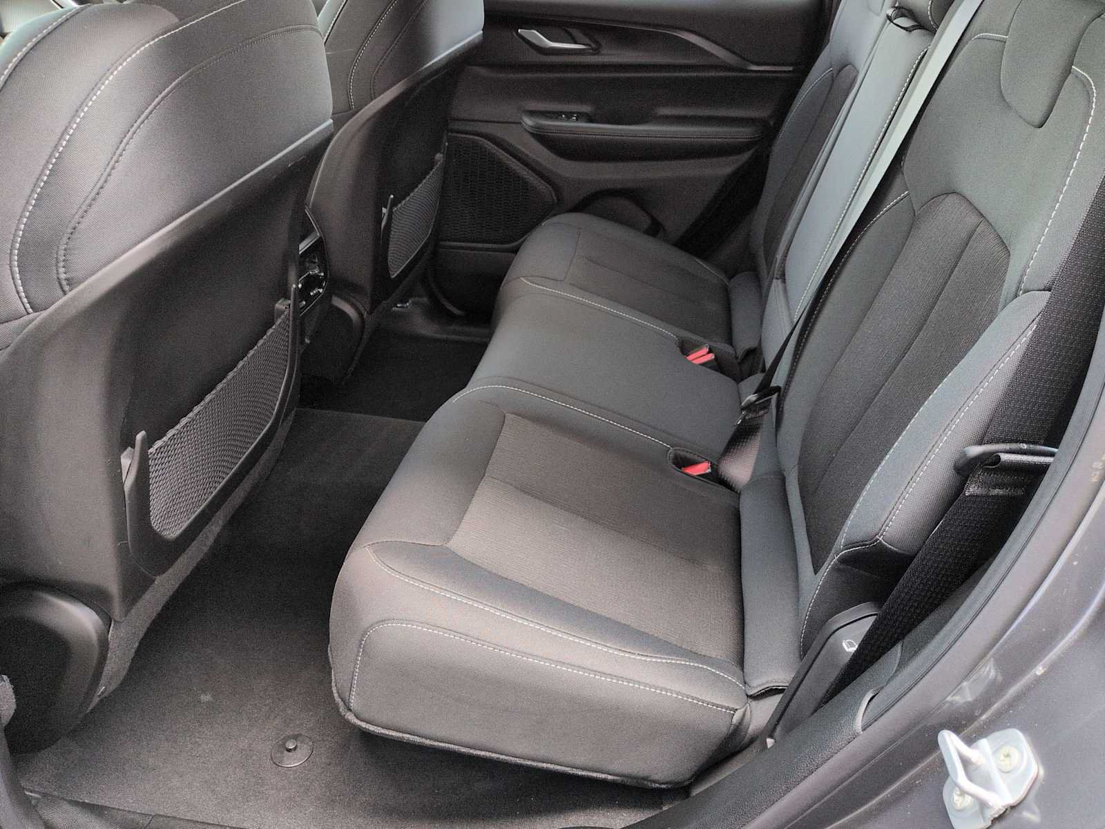 Used 2025 Jeep Grand Cherokee Laredo X AWD/4WD image 21